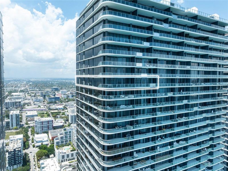 Condo located in Miami, FL showcasing its design and architecture (Image 38).