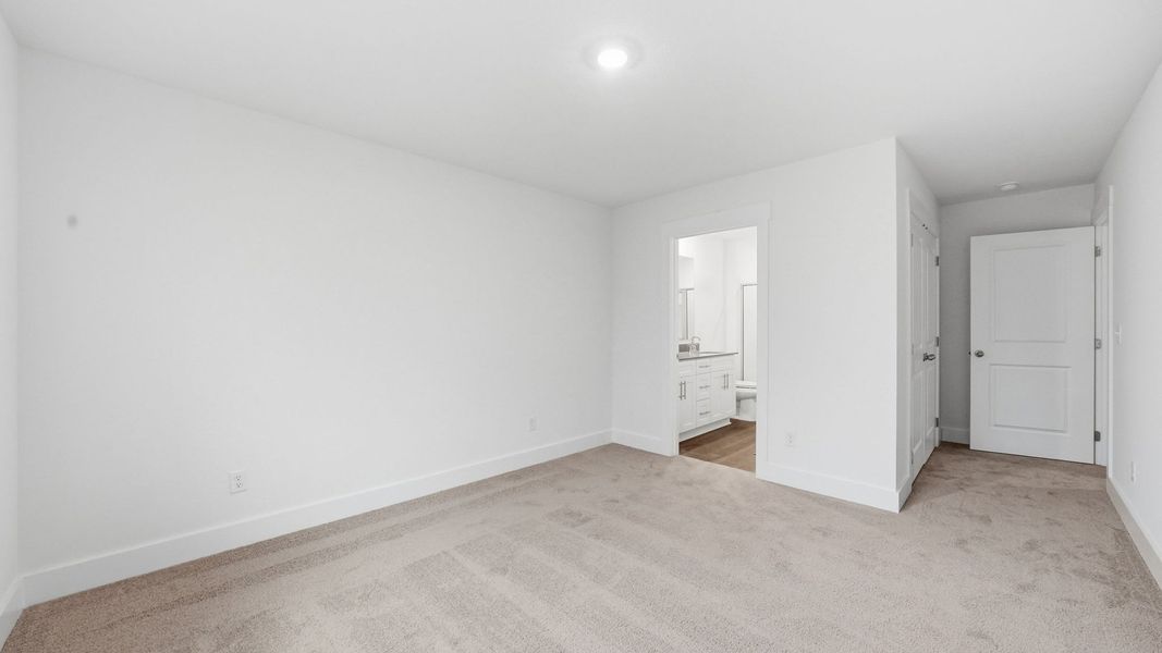 Spacious, unfurnished interior of a new home in Fieldcrest Acres Townhomes, Blountville (Image 24).