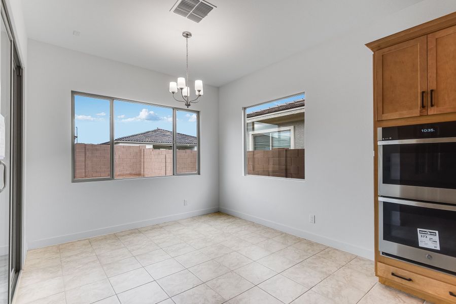 Spacious, unfurnished interior of a new home in Allen Ranches, Litchfield Park (Image 21). Spacious, unfurnished interior of a new home in Allen Ranches, Litchfield Park (Image 21).