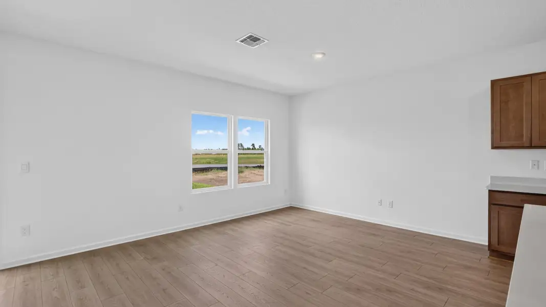 Spacious, unfurnished interior of a new home in Copes Landing, Jacksonville (Image 14).