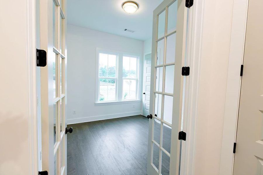 Spacious, unfurnished interior of a new home in , Gainesville (Image 35).