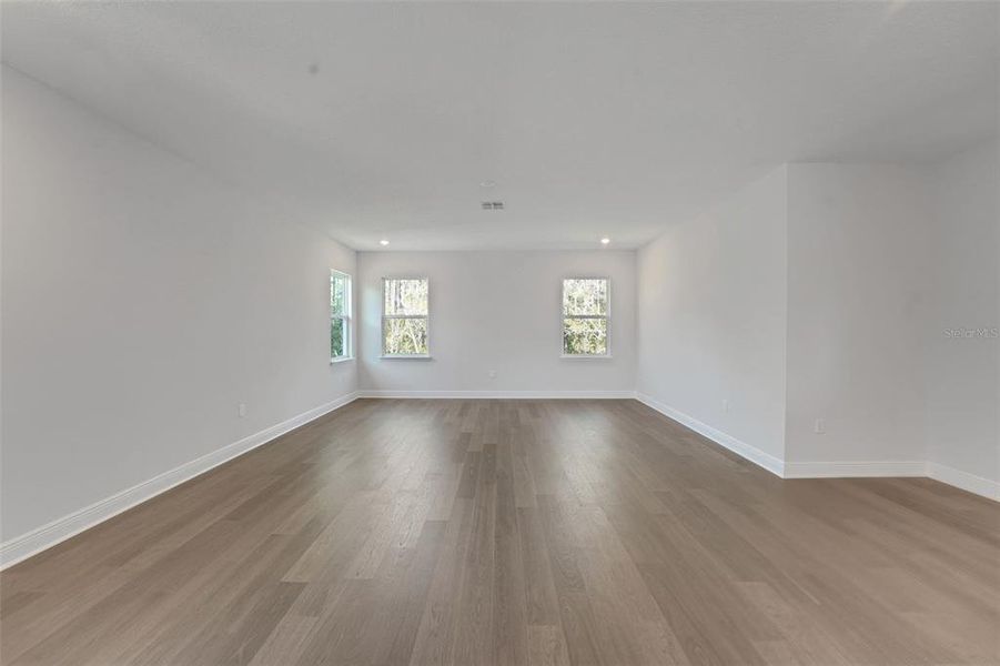 Spacious, unfurnished interior of a new home in Palms at Windermere, Windermere (Image 35).