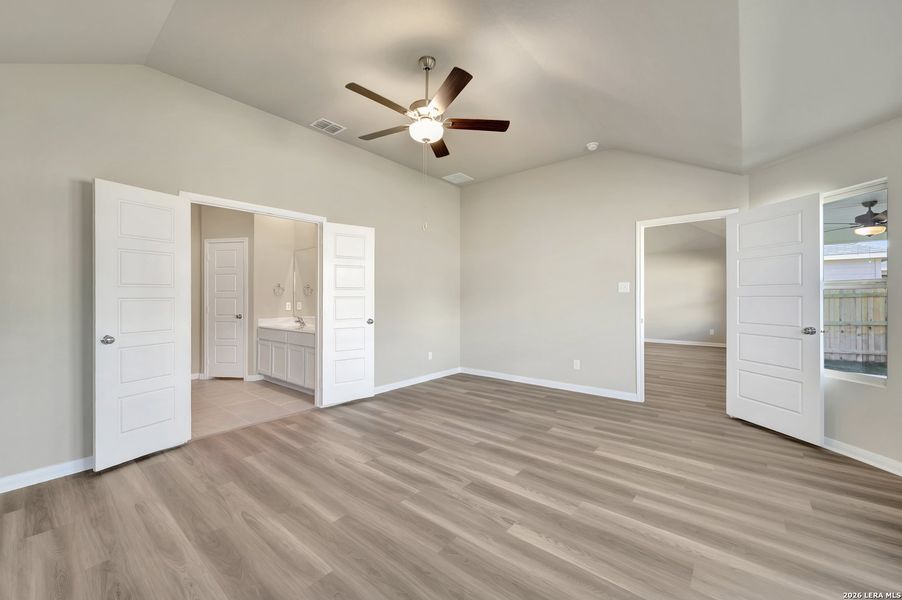Spacious, unfurnished interior of a new home in Greenspoint Heights, Seguin (Image 41).