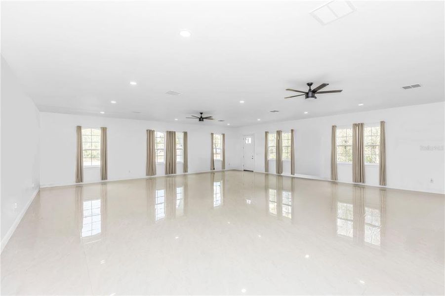 Spacious, unfurnished interior of a new home in , Orlando (Image 41).