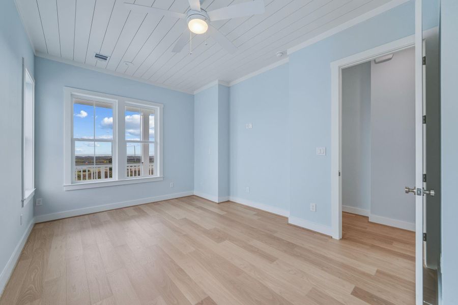 Spacious, unfurnished interior of a new home in , Galveston (Image 36).