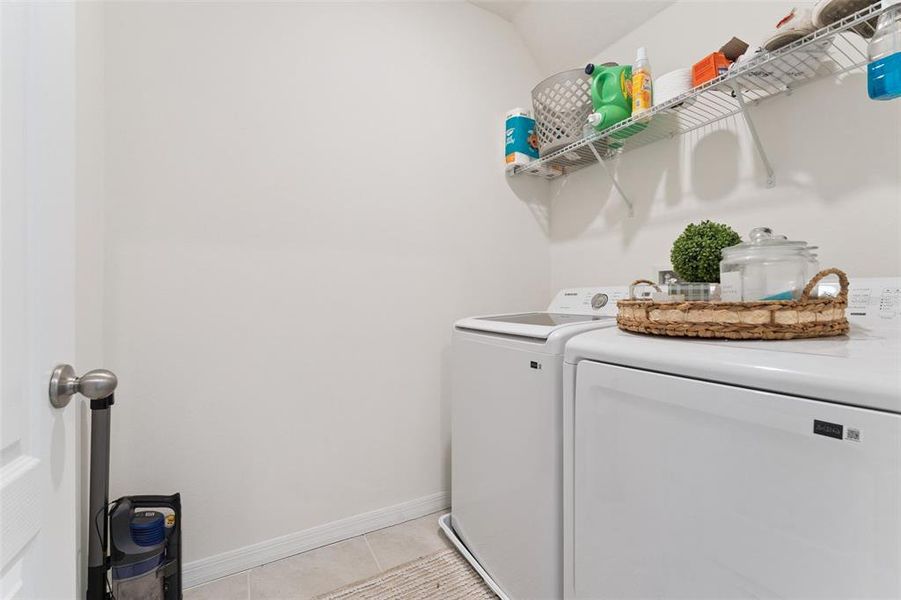 Close-up of interior finishes inside a home in Kindred, Kissimmee (Image 21).