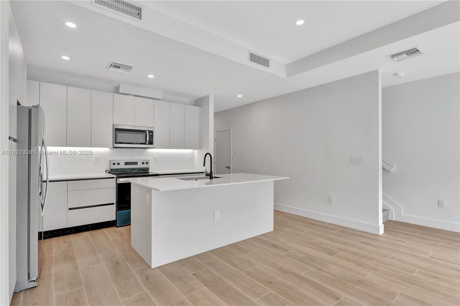 Furnished interior view inside a new home in , Coral Springs (Image 9).