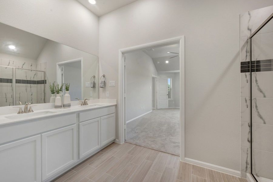 Owner's Bathroom Owner's Bathroom