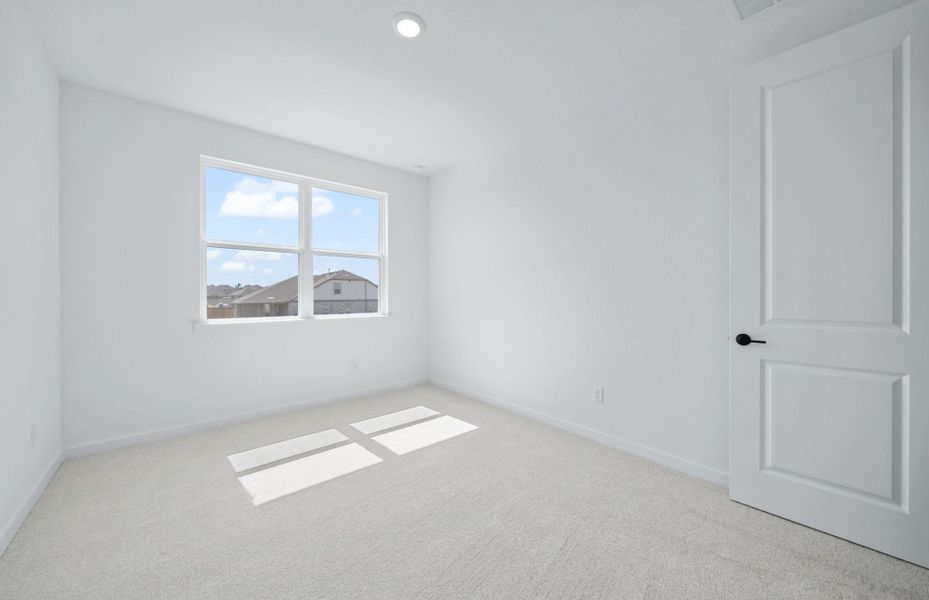 Spacious, unfurnished interior of a new home in 6 Creeks, Kyle (Image 18).