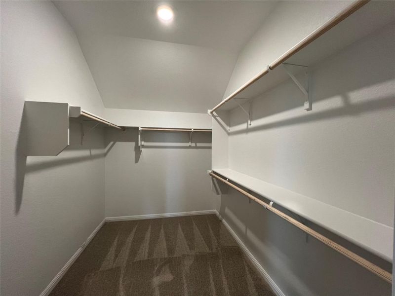 Spacious, unfurnished interior of a new home in Rolling Glen, Hutto (Image 24).