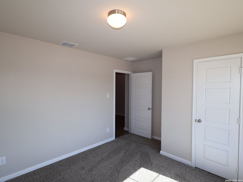 Spacious, unfurnished interior of a new home in Chaparral Ranch, Floresville (Image 24).