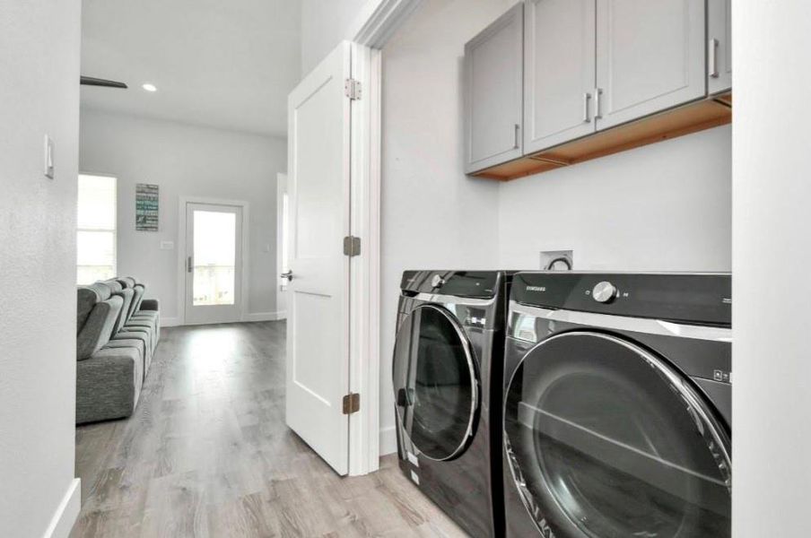 Furnished interior view inside a new home in , Galveston (Image 8).