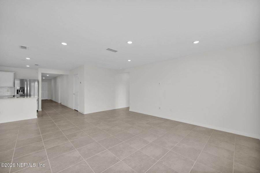 Spacious, unfurnished interior of a new home in Wells Landing, Jacksonville (Image 19).