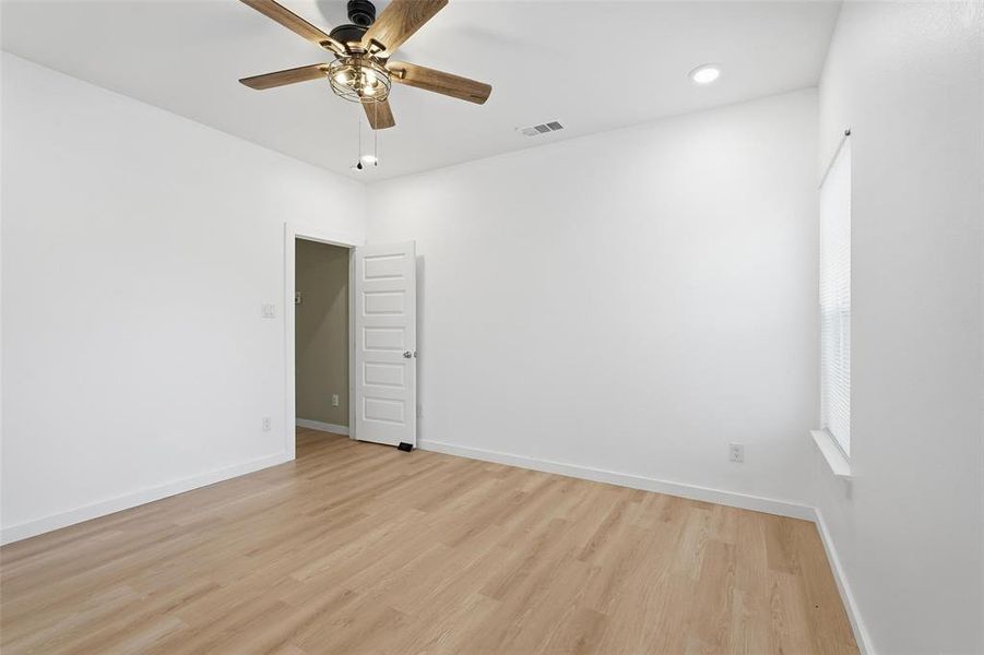 Spacious, unfurnished interior of a new home in , Gun Barrel City (Image 22).