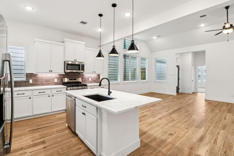 Furnished interior view inside a new home in Kresston 50's, Montgomery (Image 11).