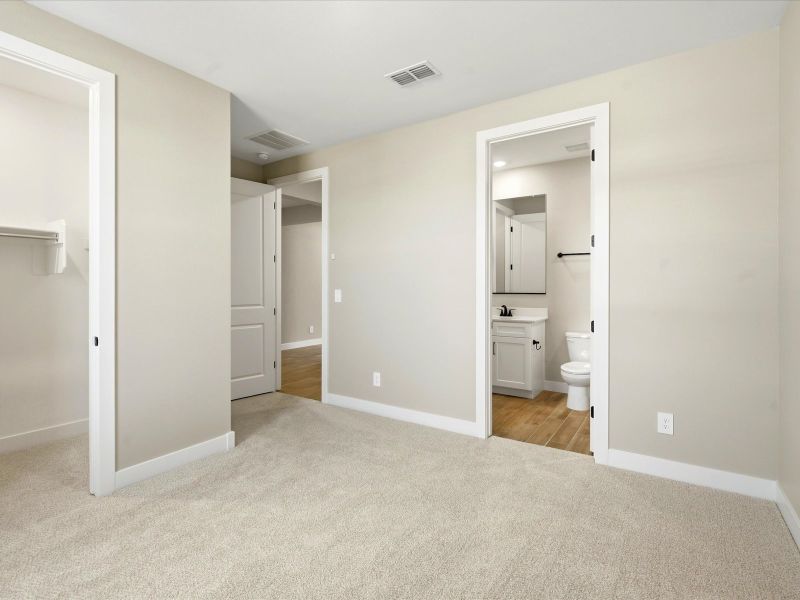 Spacious, unfurnished interior of a new home in Legacy Place, Glendale (Image 19).