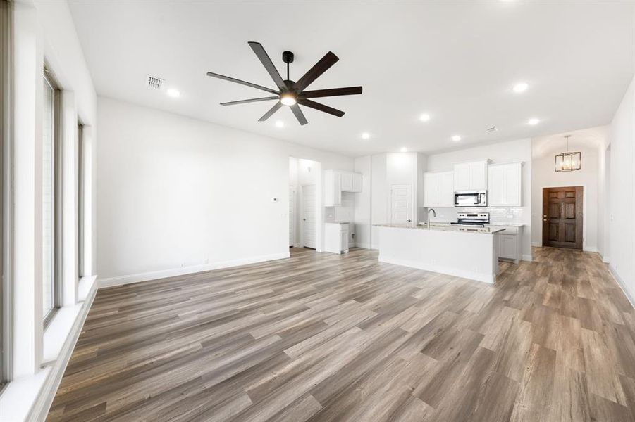 Spacious, unfurnished interior of a new home in , Venus (Image 19). Spacious, unfurnished interior of a new home in , Venus (Image 19).