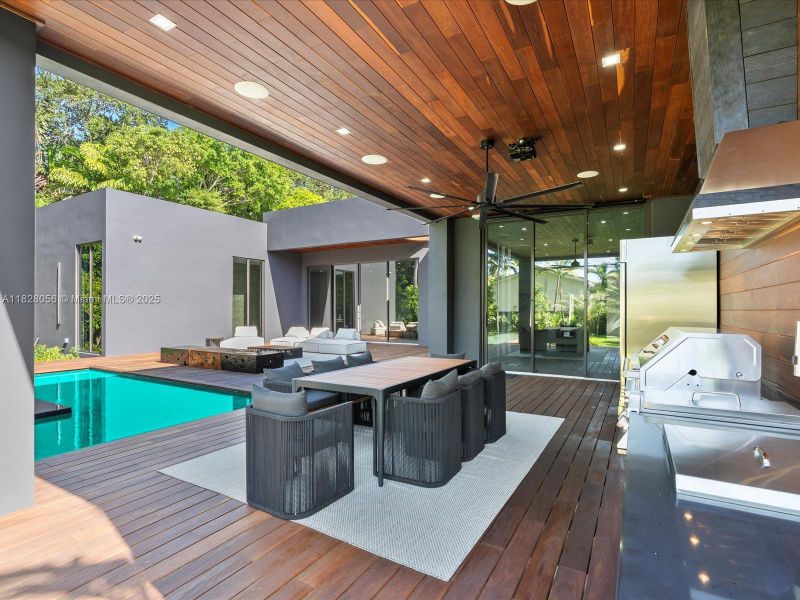 Exterior details and patio area of a home in , Miami (Image 50).