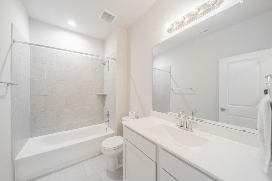 Furnished interior view inside a new home in Hunters Creek, Baytown (Image 16).