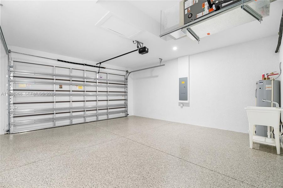 Spacious, unfurnished interior of a new home in , Lehigh Acres (Image 17).