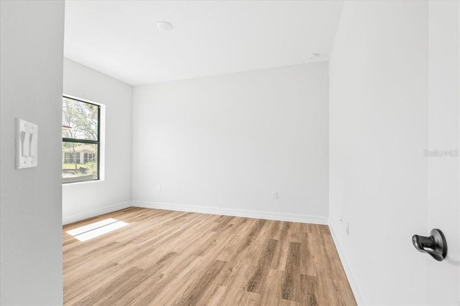 Spacious, unfurnished interior of a new home in , North Port (Image 29).