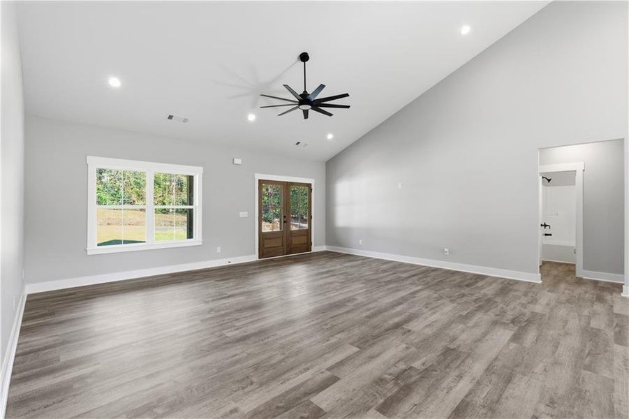 Spacious, unfurnished interior of a new home in , Dallas (Image 41).