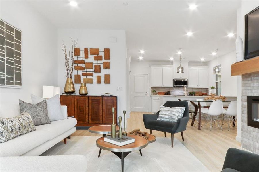 009-1411AzaleaDrive-Melissa-TX-75454-Living.jpg-SMALL 009-1411AzaleaDrive-Melissa-TX-75454-Living.jpg-SMALL