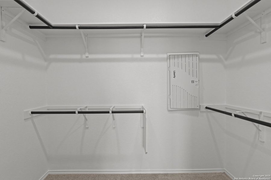 Spacious, unfurnished interior of a new home in Rhine Valley, Schertz (Image 14).