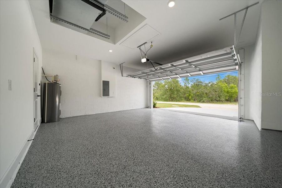 Spacious, unfurnished interior of a new home in , Weeki Wachee (Image 61).