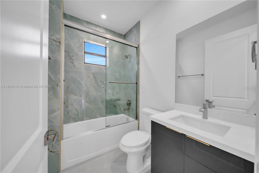 Furnished interior view inside a new home in , Cape Coral (Image 7).