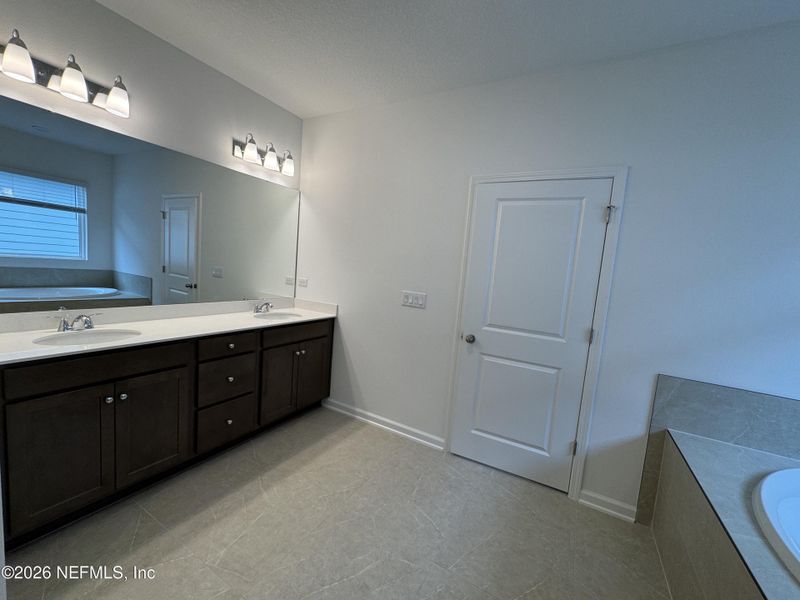 Furnished interior view inside a new home in Hyland Trail, Green Cove Springs (Image 16).