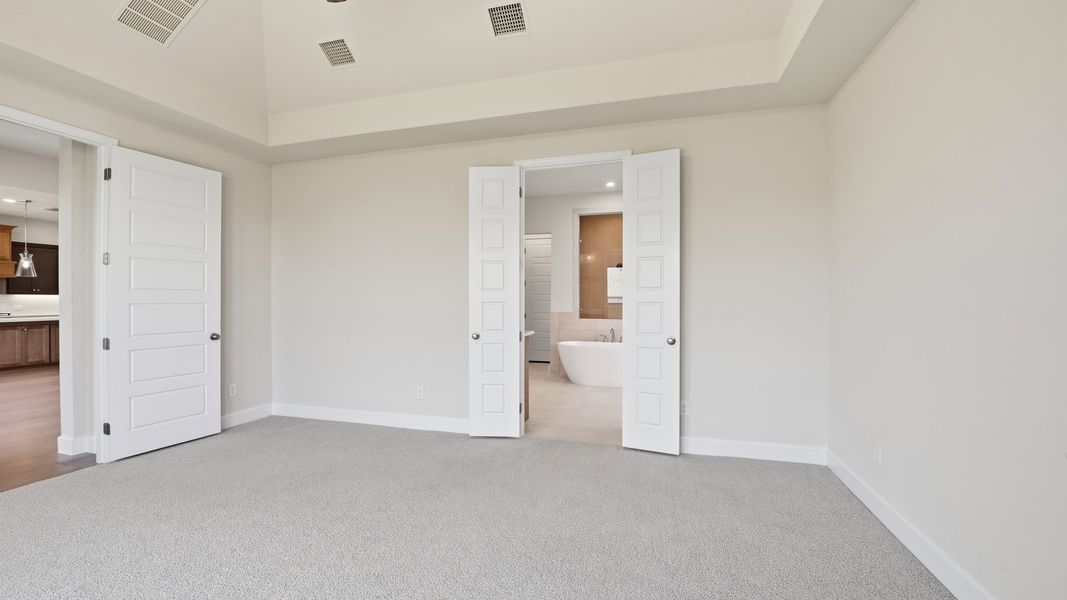 Spacious, unfurnished interior of a new home in Sweetgrass, Haslet (Image 17).