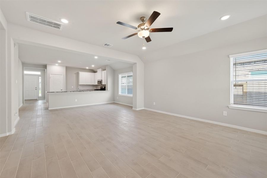 Spacious, unfurnished interior of a new home in Grand Magnolia, Magnolia (Image 26).
