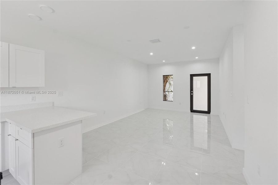 Spacious, unfurnished interior of a new home in , Miami (Image 9).