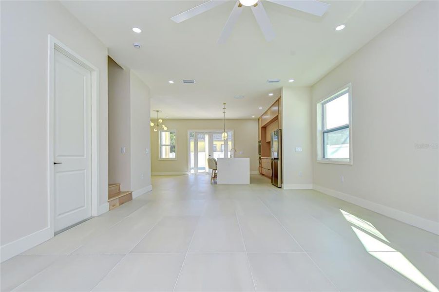 Spacious, unfurnished interior of a new home in , Tampa (Image 67).