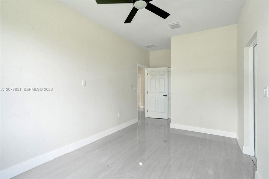 Spacious, unfurnished interior of a new home in , Dania Beach (Image 16).
