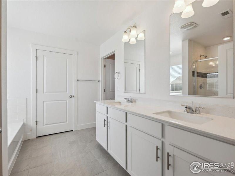 Furnished interior view inside a new home in Vantage, Berthoud (Image 6).