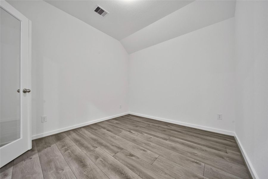 Spacious, unfurnished interior of a new home in , Rosharon (Image 30).