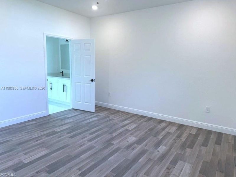 Spacious, unfurnished interior of a new home in , Lehigh Acres (Image 13).