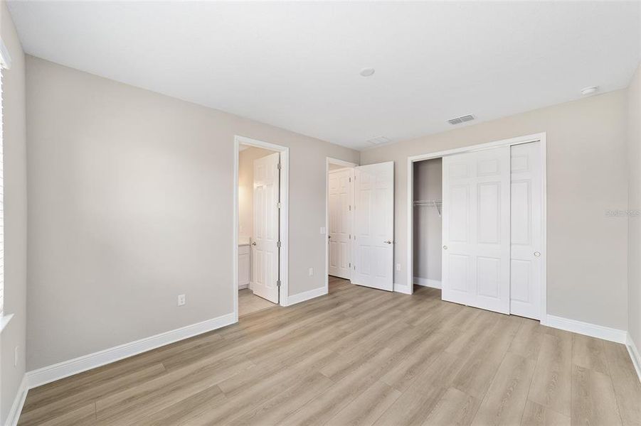 Spacious, unfurnished interior of a new home in , Ocala (Image 41).