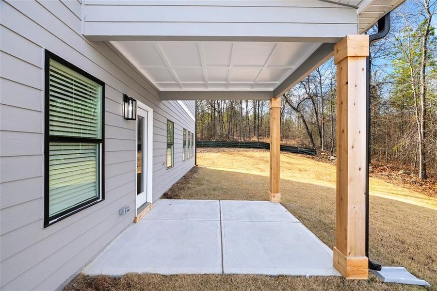 Exterior details and patio area of a home in Silvercrest Lakes, Acworth (Image 3).
