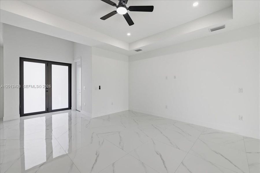Spacious, unfurnished interior of a new home in , Lehigh Acres (Image 20).