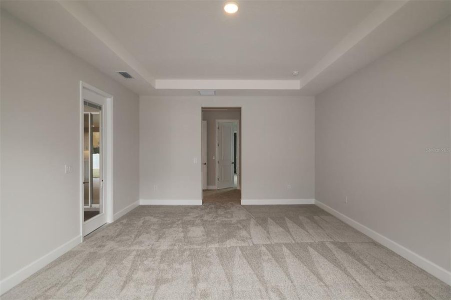 Spacious, unfurnished interior of a new home in Willow Run, Apopka (Image 26).