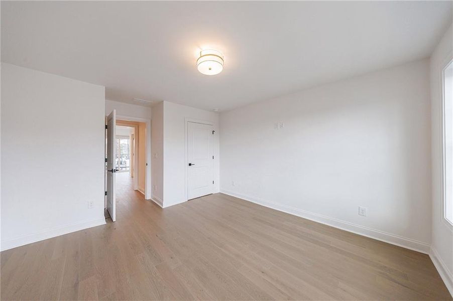 Spacious, unfurnished interior of a new home in , Alpharetta (Image 50).