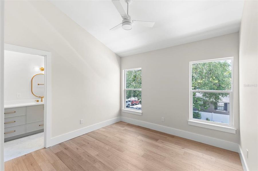 Spacious, unfurnished interior of a new home in , St. Petersburg (Image 26).