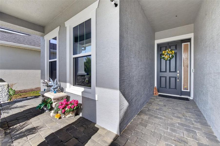 Exterior details and patio area of a home in , Daytona Beach (Image 4).