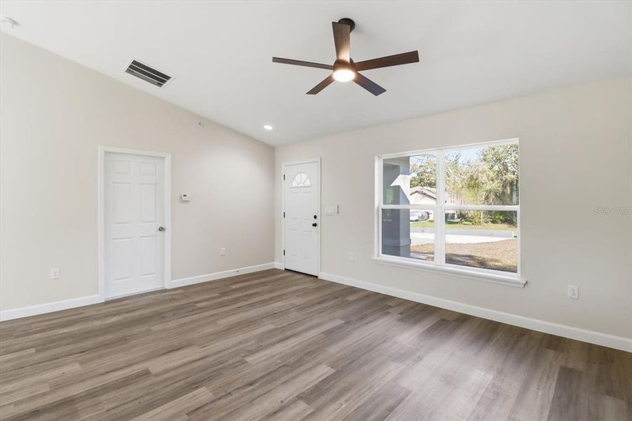 Spacious, unfurnished interior of a new home in , Citrus Springs (Image 19).