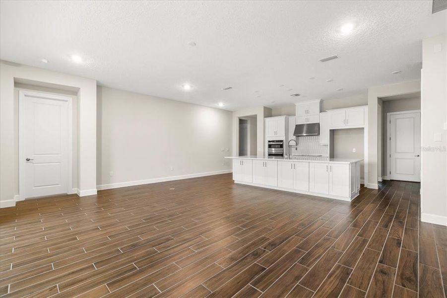 Spacious, unfurnished interior of a new home in , Kissimmee (Image 14).