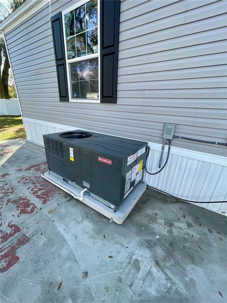 Exterior details and patio area of a home in , New Port Richey (Image 23).