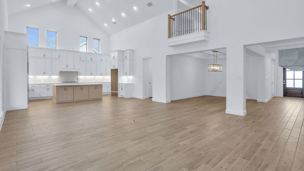 Spacious, unfurnished interior of a new home in Riceland, Mont Belvieu (Image 12).